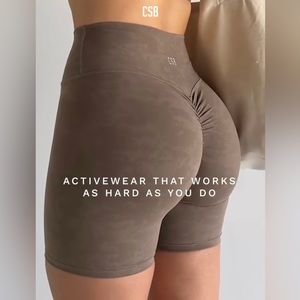 Fade scrunch shorts in Mocha